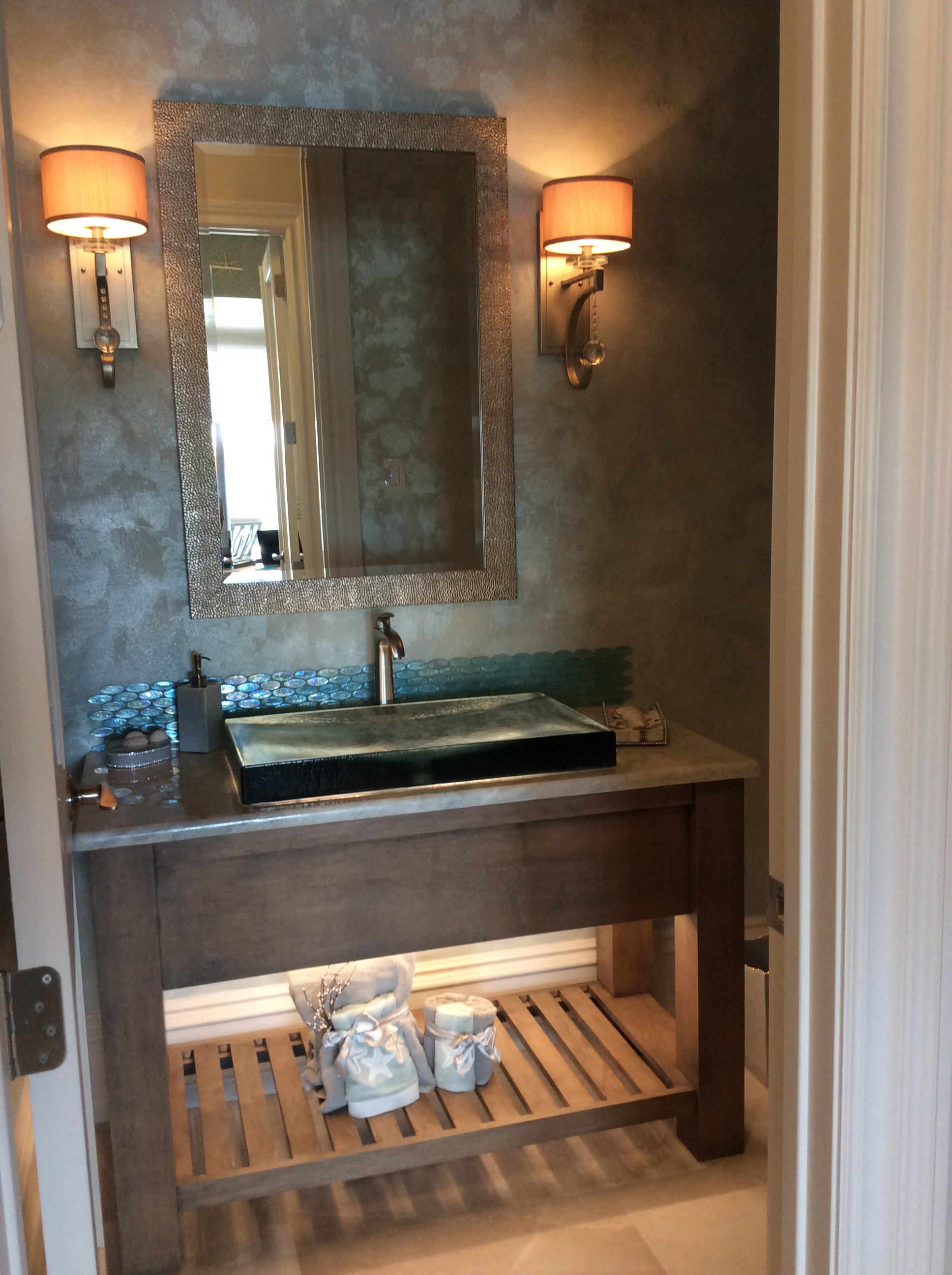 Hermitage Powder Bathroom