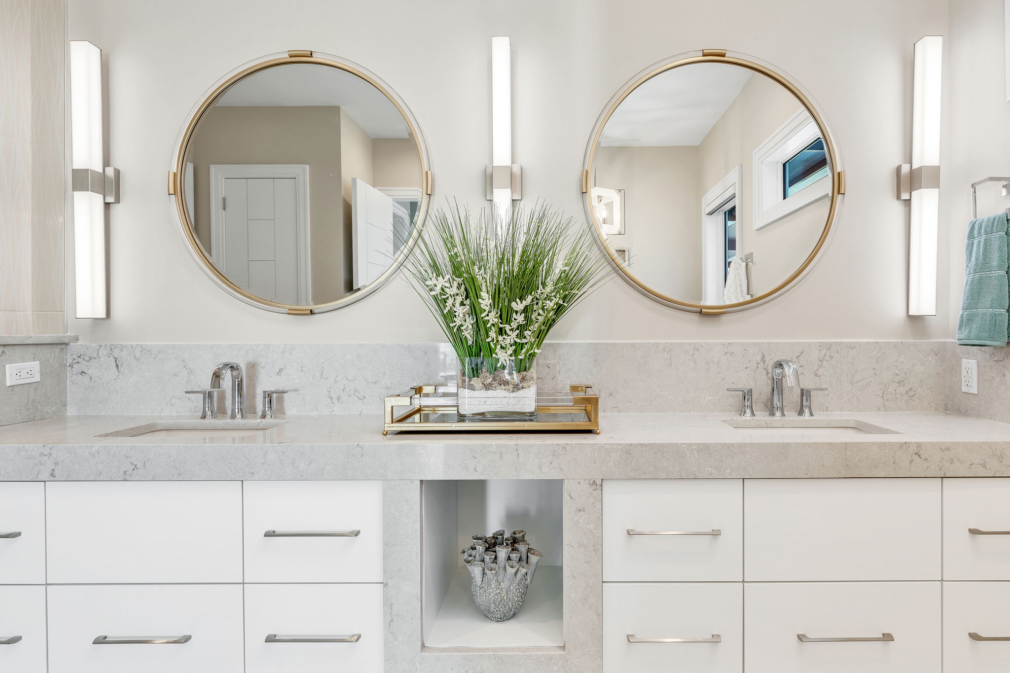 Bathroom decor includes a faux beach theme with a seagrass vase and coral accents