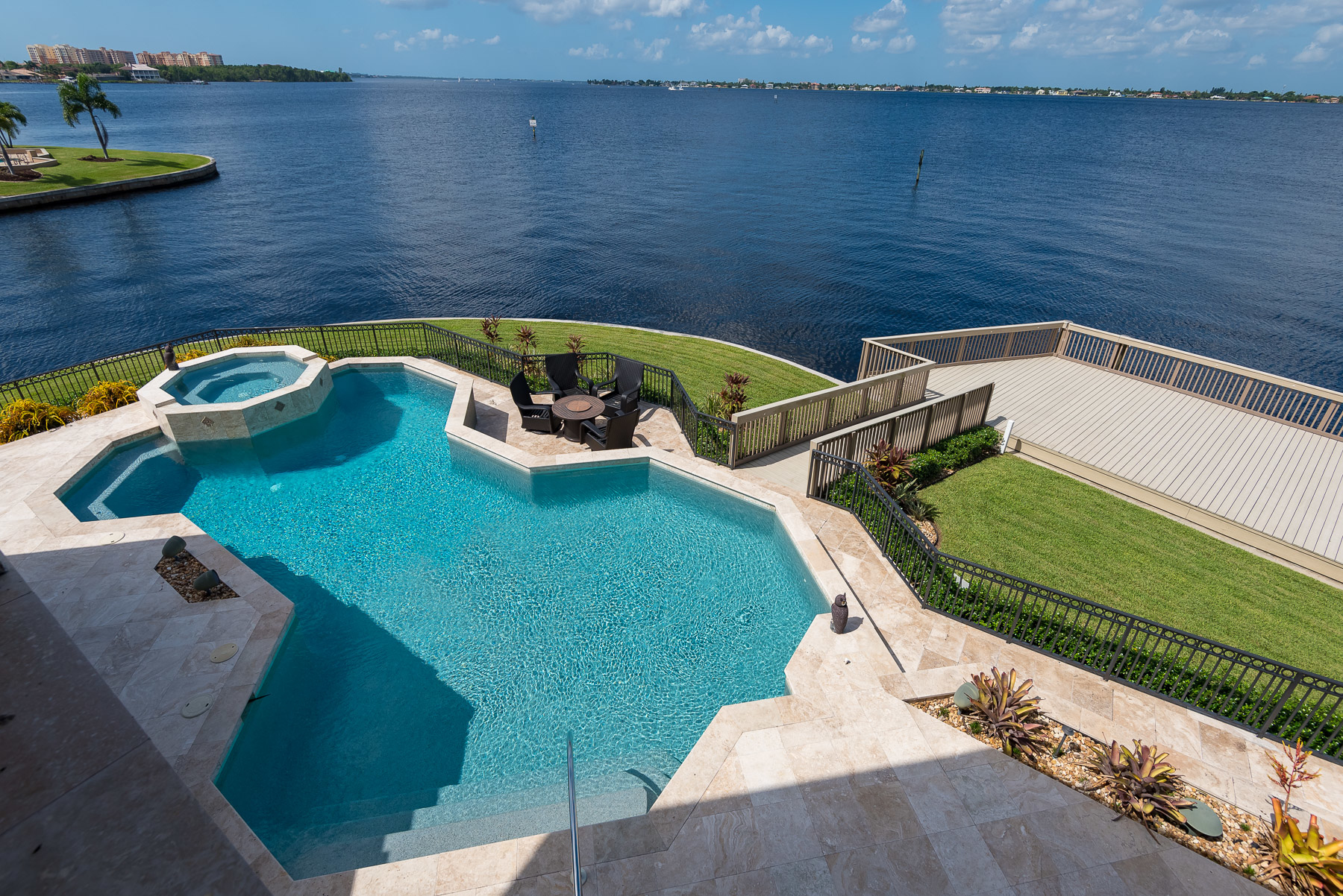 Caloosahatchee River Pool